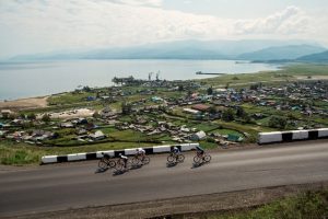 © Red Bull Media House - Die Abfahrt zum Baikal See