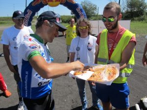 Pizza vom OK-Team im Ziel